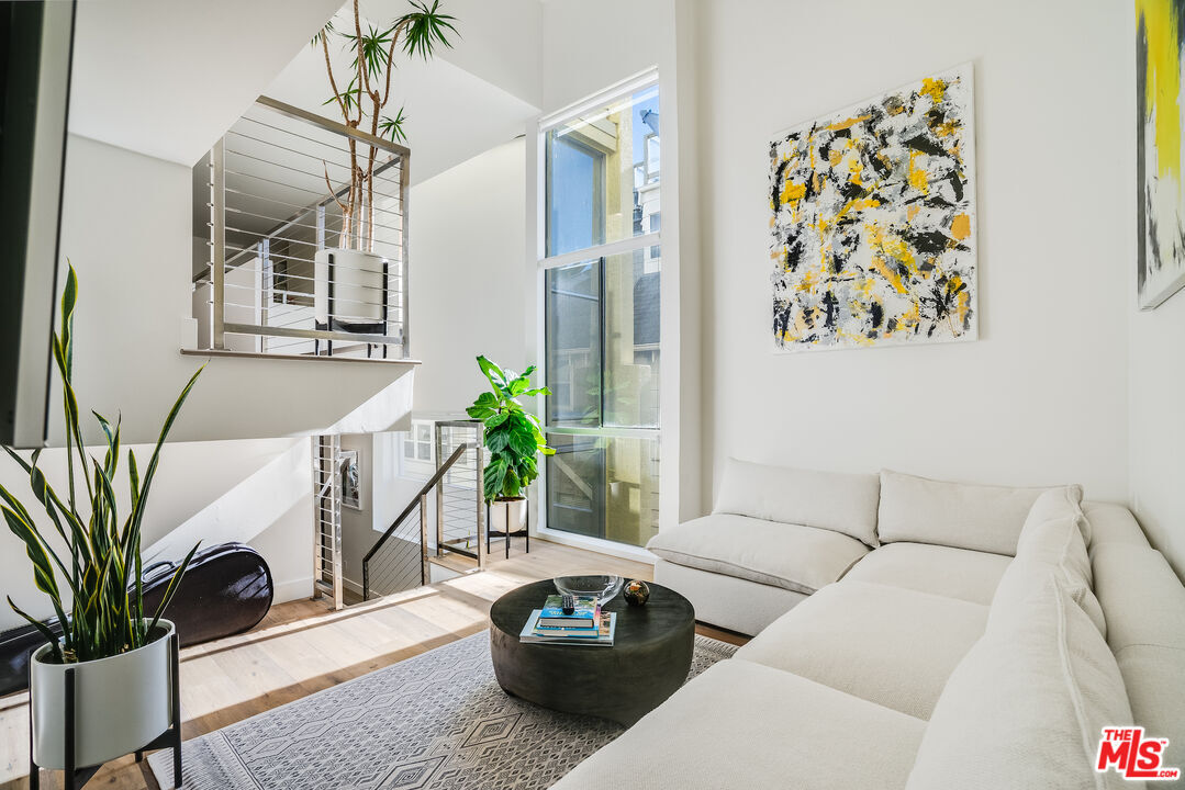 Property Photo: 2222 6th St, Unit B CA 90405
