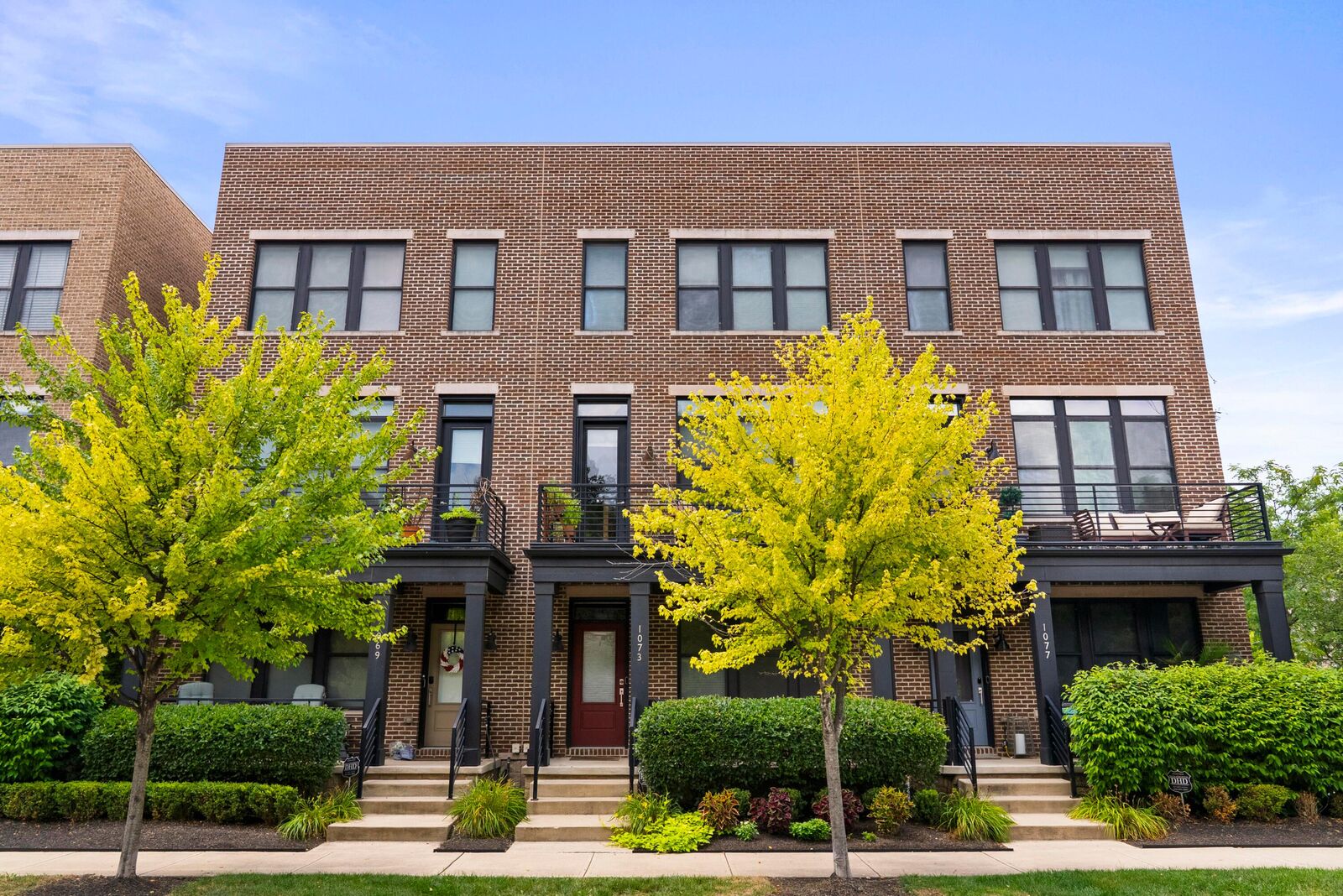 Property Photo:  1073 Harrison Park Place  OH 43201 