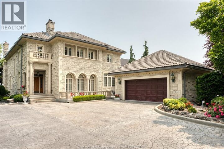Property Photo:  300 Elmgrove Drive  ON N8N 3S4 