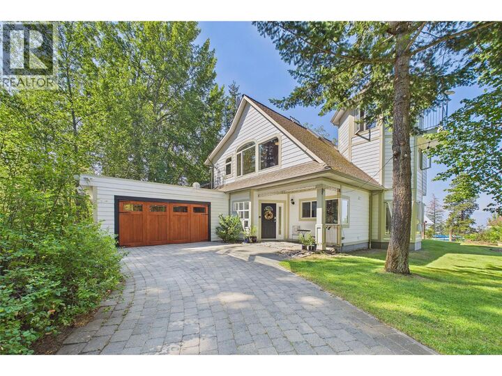 Property Photo: 114 Bear End Road BC V2A 8V6
