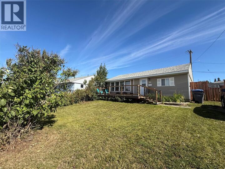 904 Cornwall Crescent — photo 1