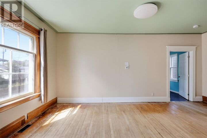 Property Photo:  233 Gloucester St  ON P6A 1N6 