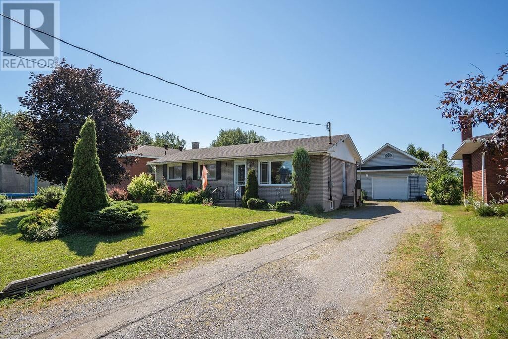 Photo de la propriété:  265 Borden Ave  ON P6C 5J8 