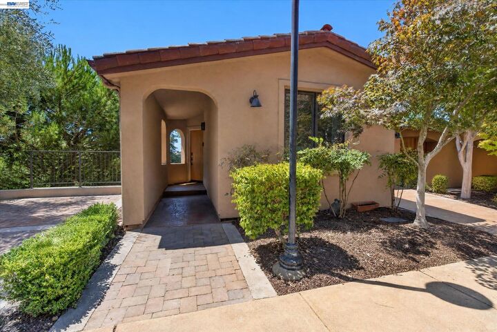 Property Photo:  84 Siena Dr  CA 94605 