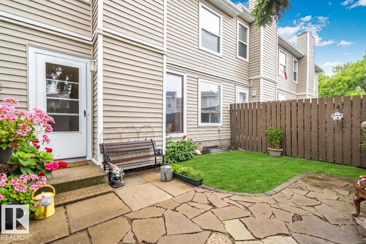 Property Photo: 622 Saddleback Road NW AB T6J 4Z3