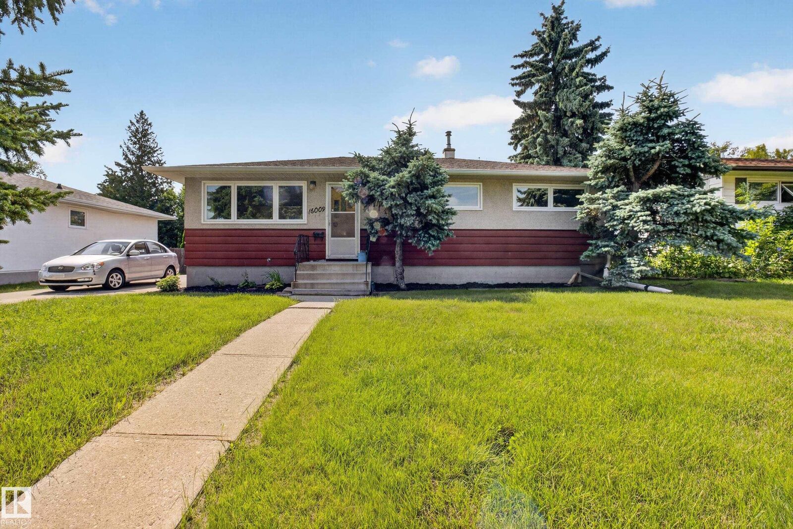 Property Photo:  16009 93A Avenue NW  AB T5R 5J7 