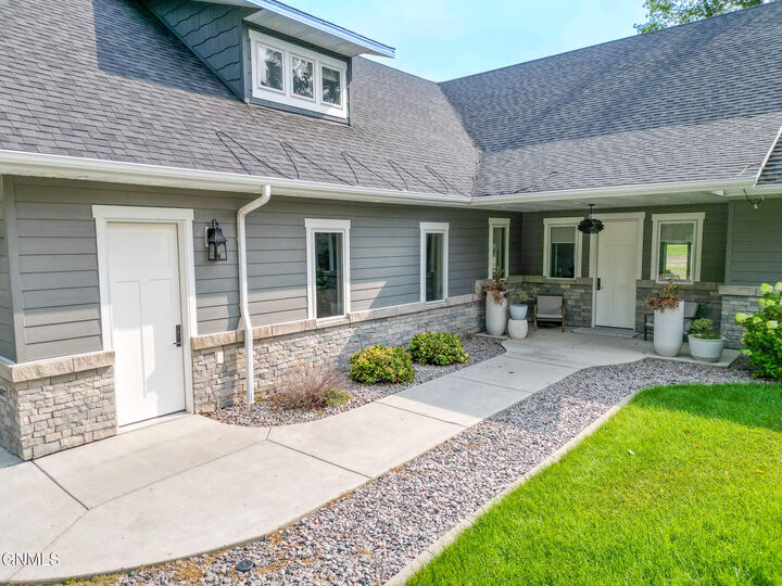 Property Photo:  2607 Langer Lane  ND 58504 