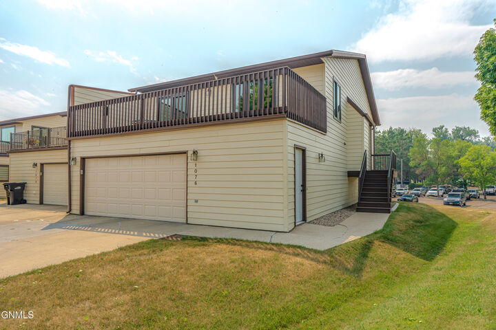 Property Photo:  1076 Westwood Street  ND 58504 