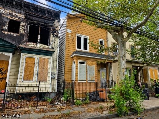Property Photo:  92 Garside St  NJ 07104 