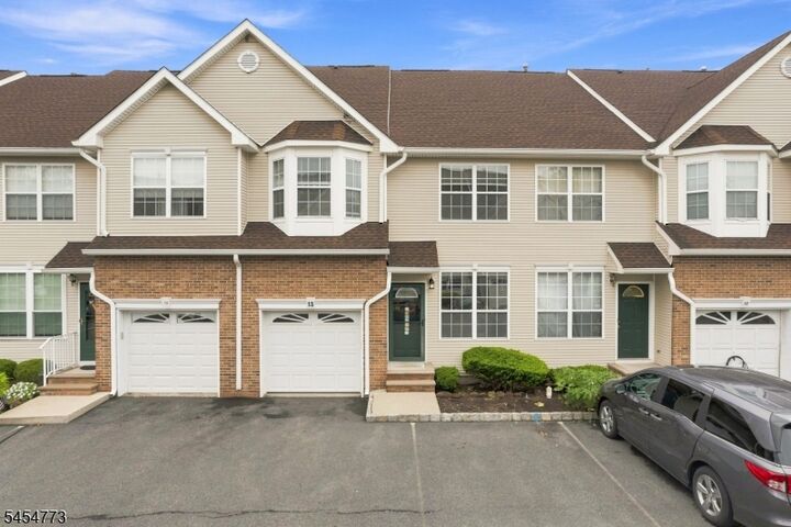 Property Photo:  13 Reins Ct  NJ 08873 