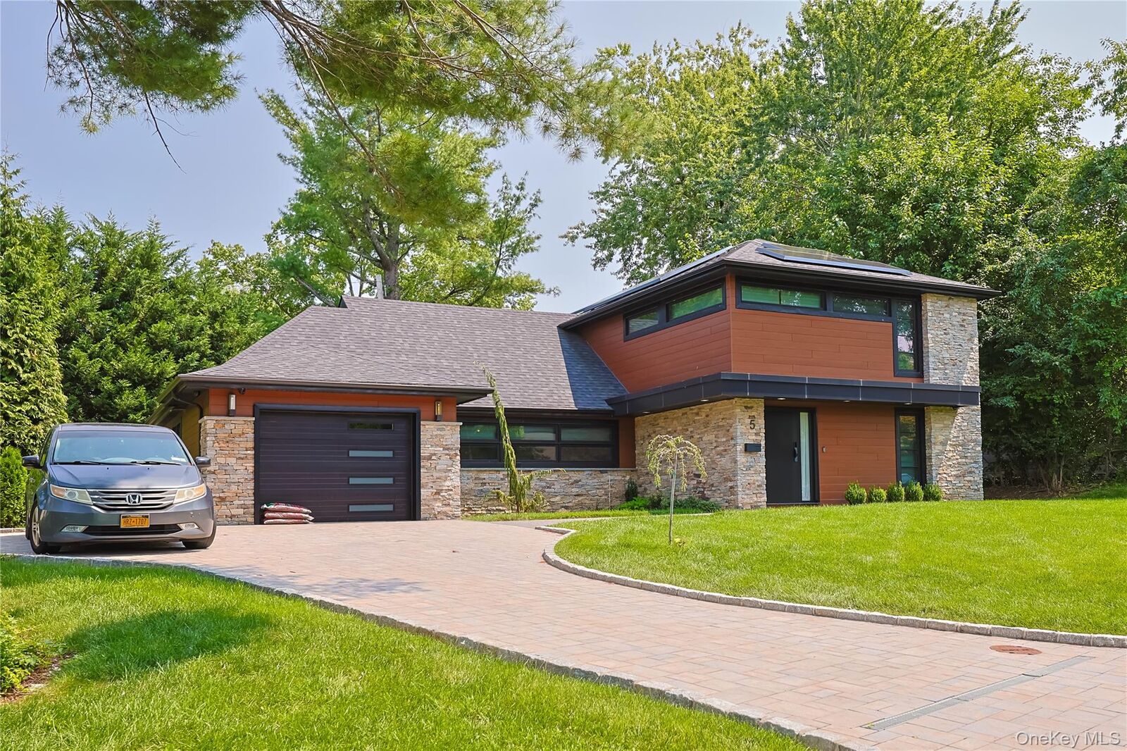 Property Photo:  5 Market Lane  NY 11020 