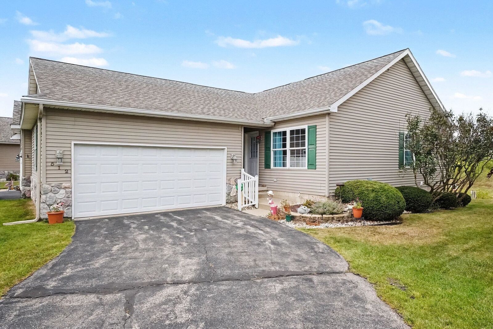 Property Photo:  512 Hampton Lake  MI 48732 