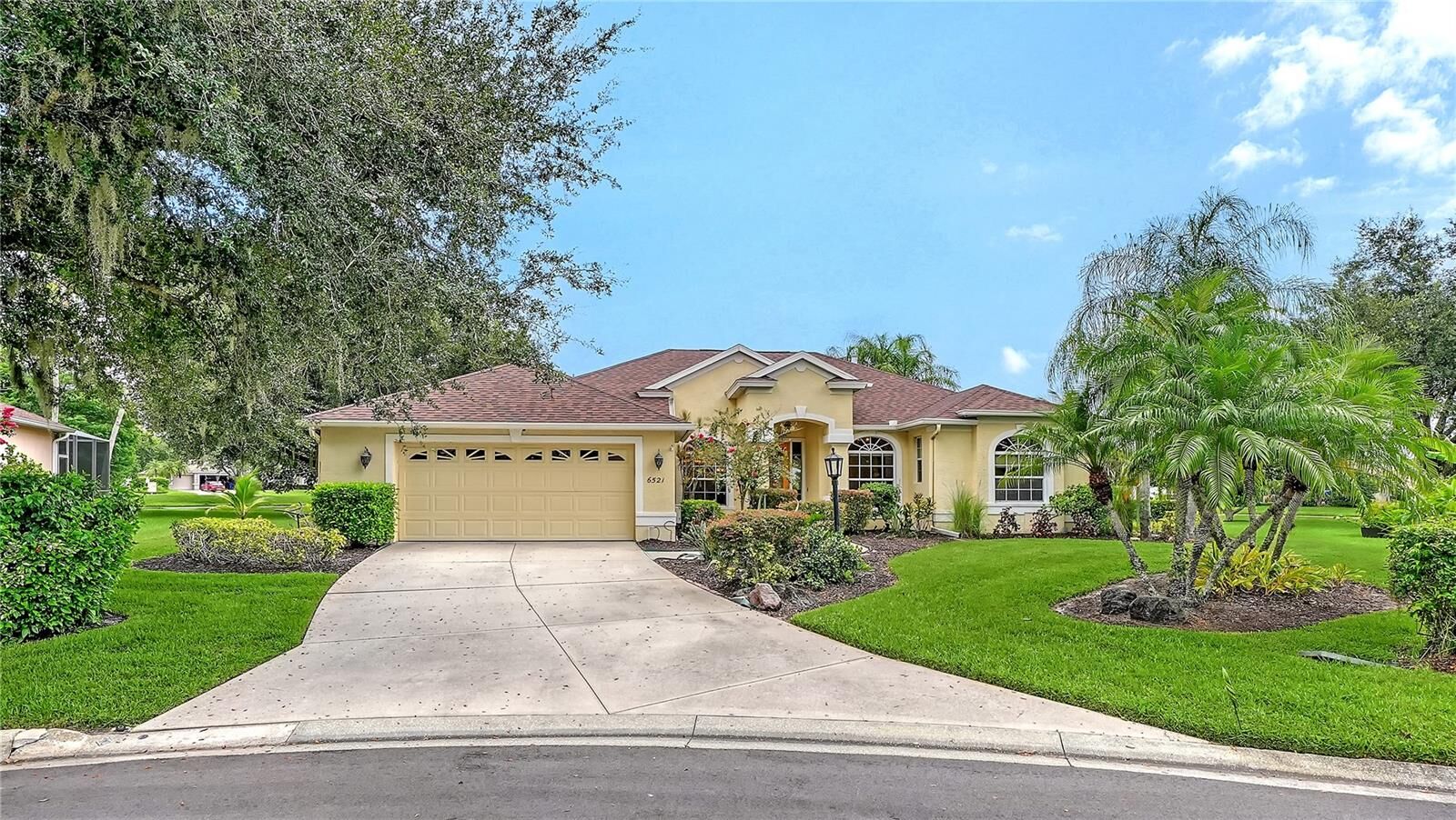 Property Photo:  6521 Sundew Court  FL 34202 