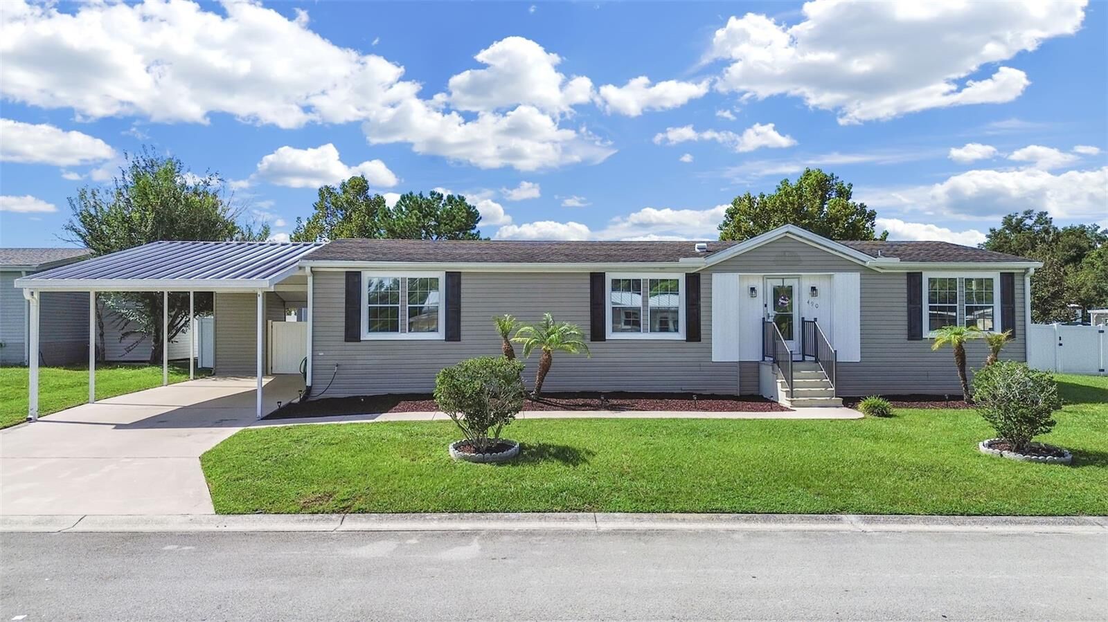 Property Photo:  490 Lindsey Dr  FL 33809 