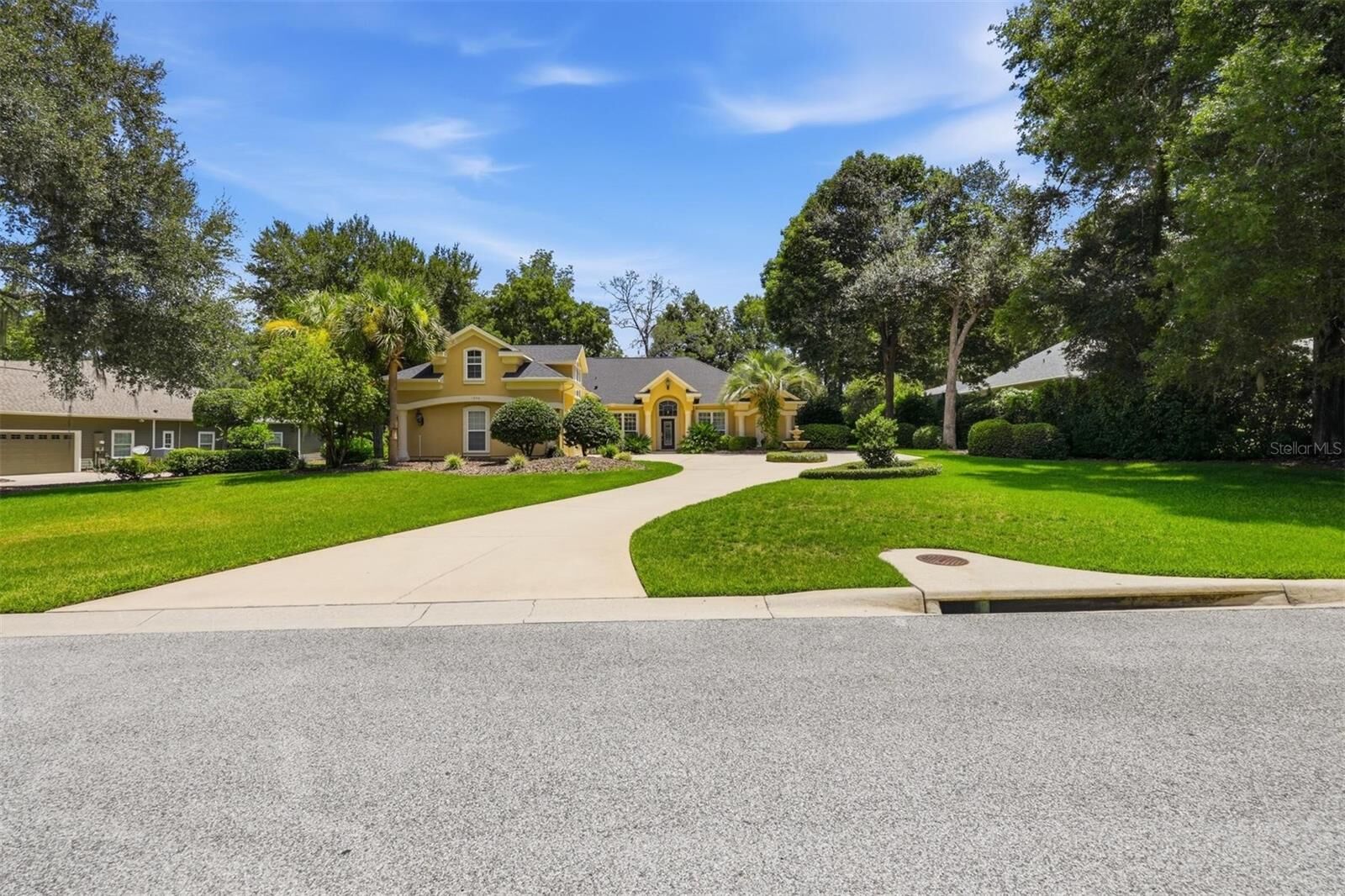 Property Photo:  1375 SW 90th Street  FL 32607 