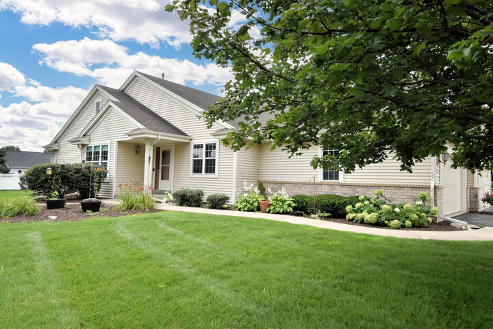 Property Photo: 2911 Clear Water Ln WI 53189