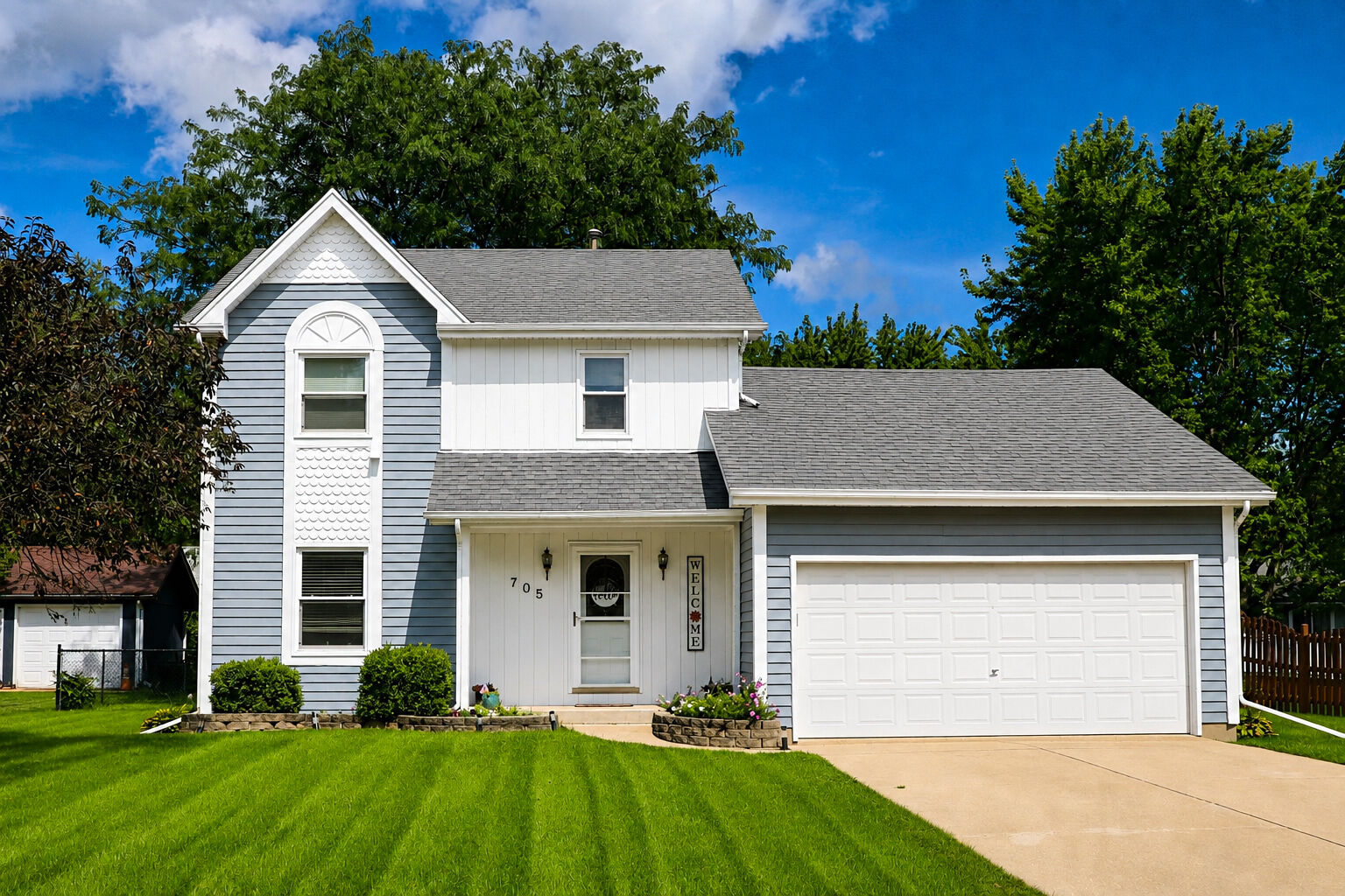 Property Photo: 705 E Edgelawn Drive IL 60545