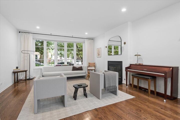 Property Photo: 1920 W Potomac Avenue IL 60622