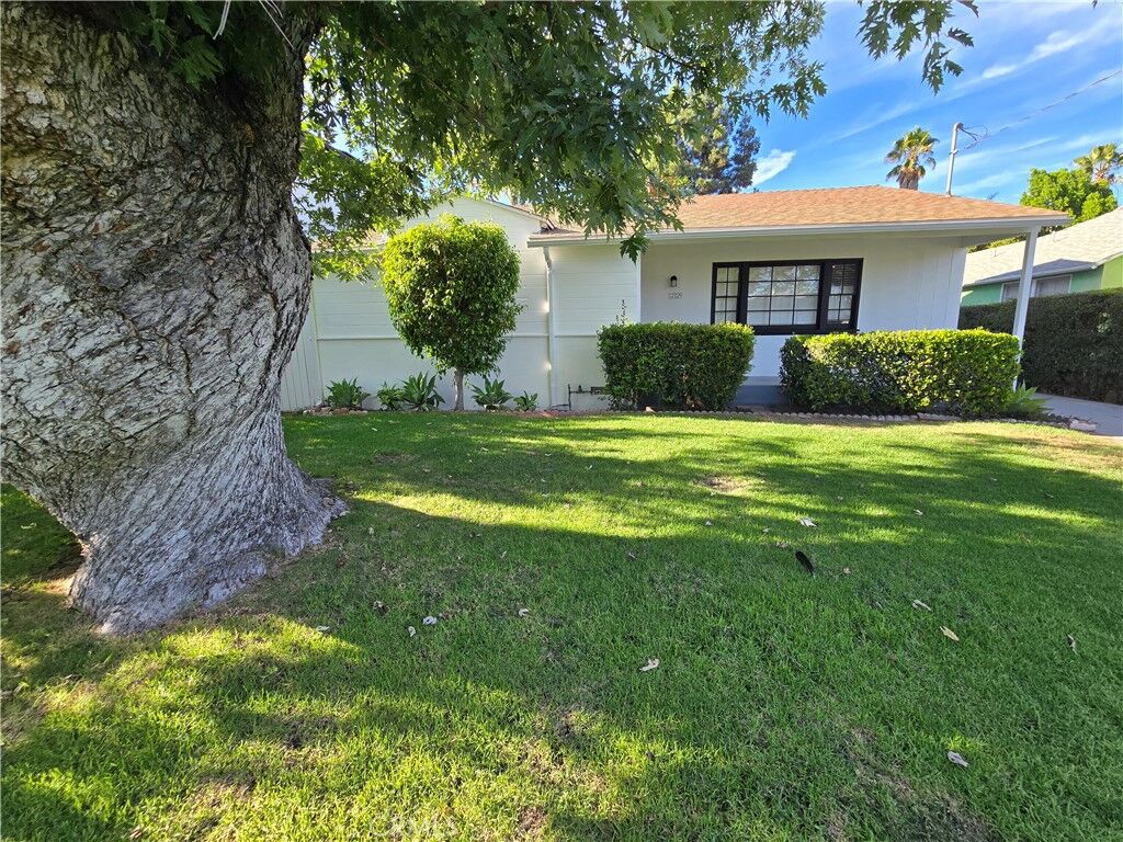 Property Photo: 12329 Emelita CA 91607