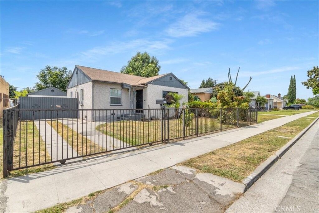 Property Photo: 322 W School Street CA 90220