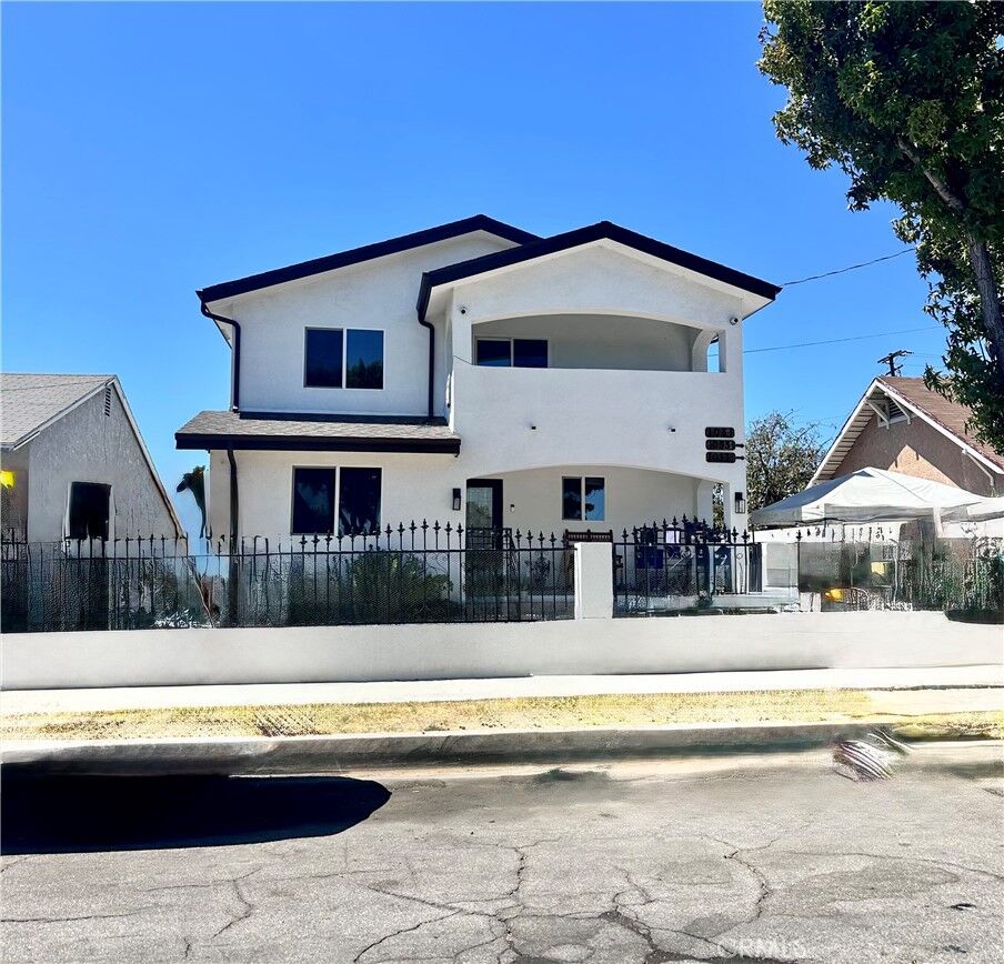 Property Photo:  1033 S Bonnie Beach Place  CA 90023 
