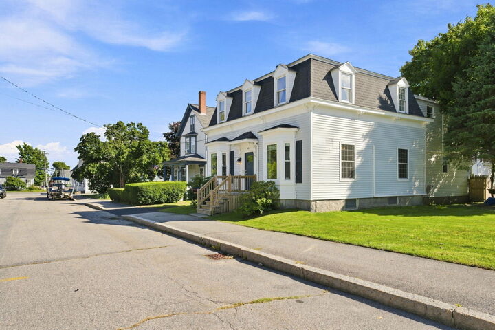 Property Photo:  18 Dyer Street  ME 04072 