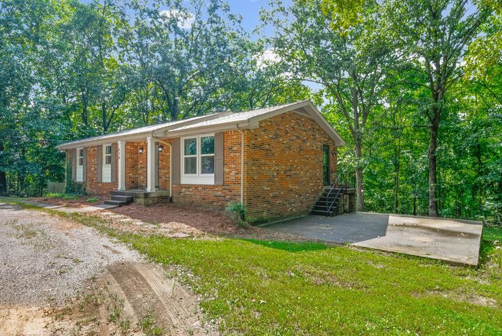Property Photo: 530 Old Highway 48 TN 37040