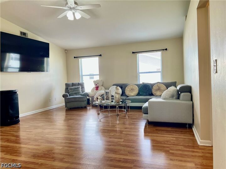 Property Photo:  118 SW 10th Terrace  FL 33991 