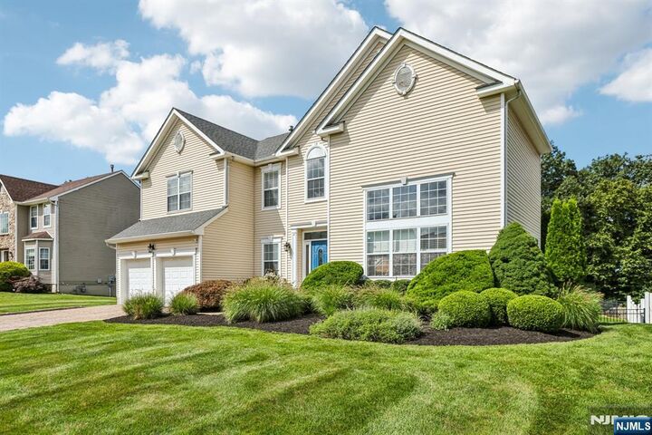 Property Photo:  176 Fox Hill Court  NJ 07849 