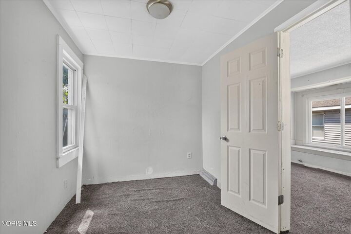 Property Photo: 2433 Paradise Avenue OH 43613