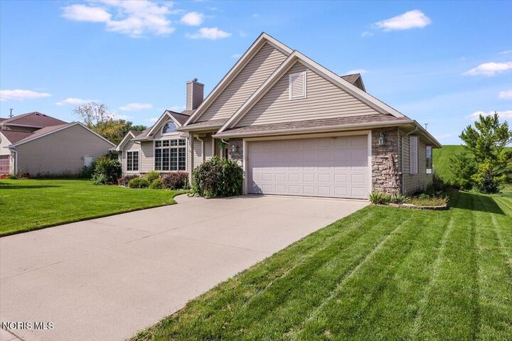 Property Photo:  709 Parkside Drive  OH 43567 