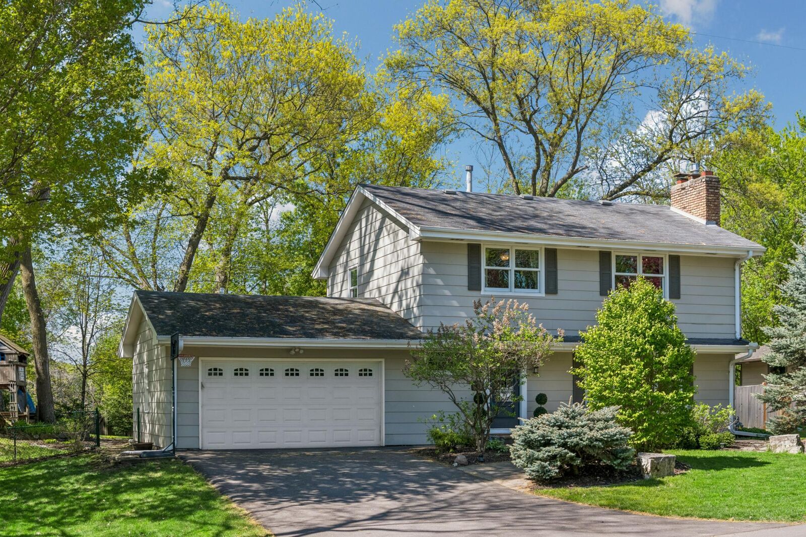 Property Photo:  290 Ridgeview Drive E  MN 55391 