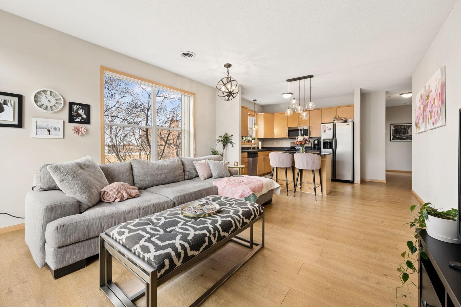 Property Photo:  301 Oak Grove Street 314  MN 55403 