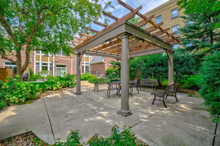 Property Photo: 552 Summit Avenue MN 55102