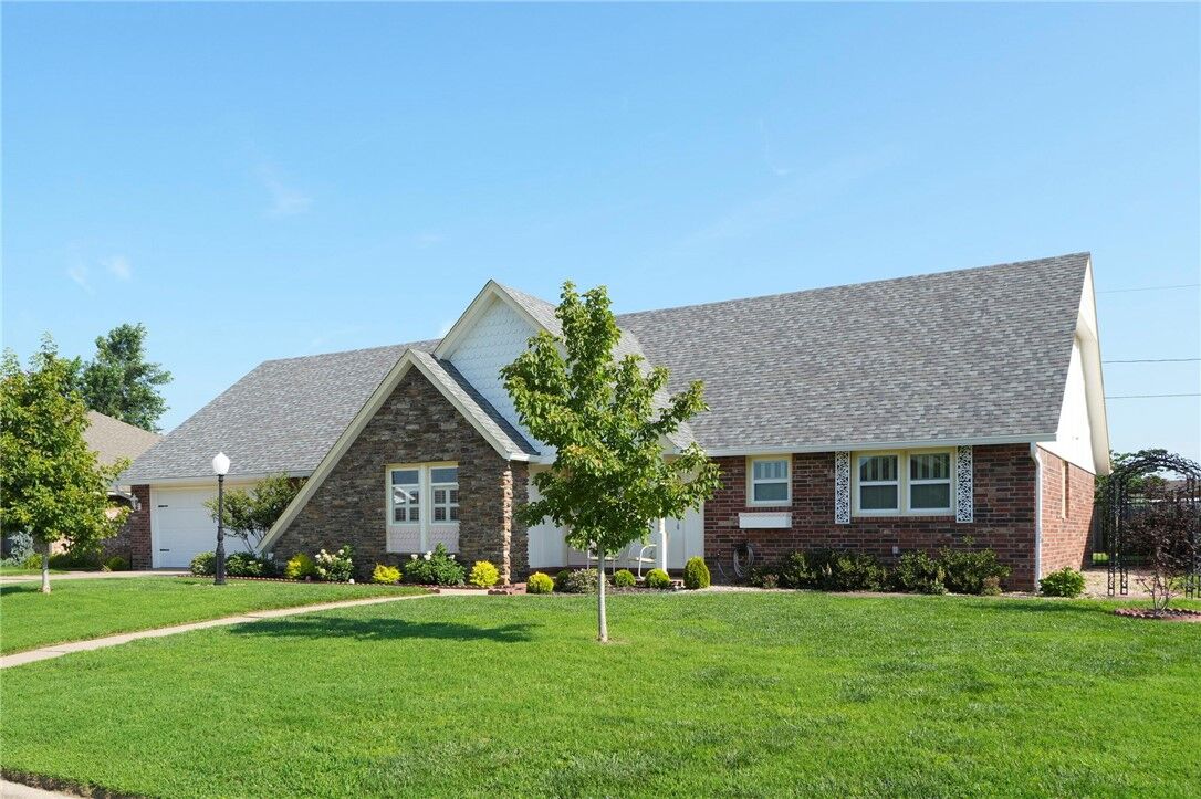 Property Photo:  2505 W Orleans Drive  AR 72758 