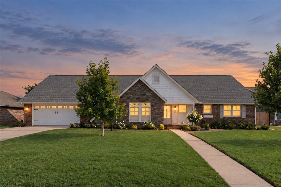 Property Photo:  2505 W Orleans Drive  AR 72758 