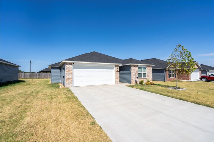 Property Photo:  1533 Ace Avenue  AR 72734 