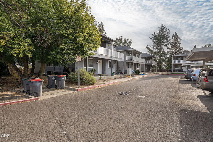 Property Photo:  613 Valley Heart Lane  OR 97502 