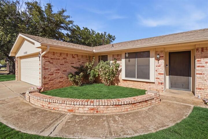 Property Photo:  2408 N Flamingo Lane  OK 73521 
