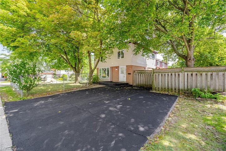 Property Photo: 1345 Playford Road ON L5J 3V9