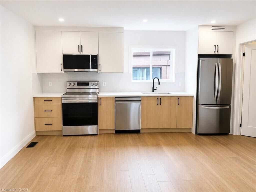Property Photo:  17 White Avenue 1 Gs  ON M1C 1P1 