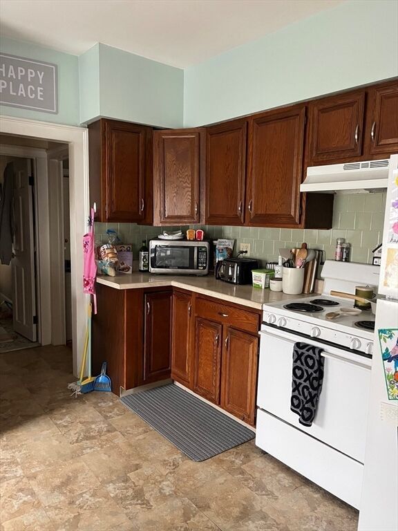 Property Photo:  8 Pleasant Street 2  MA 01524 