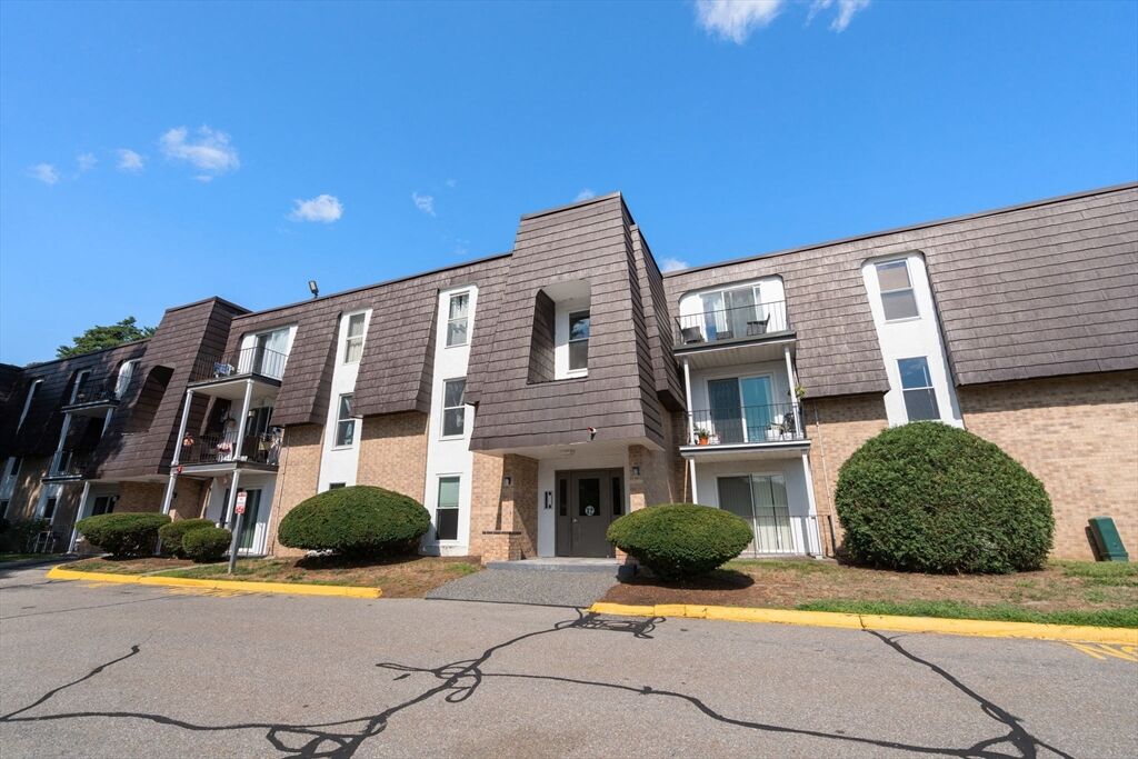 Property Photo:  12 Shadowbrook Ln 3  MA 01757 