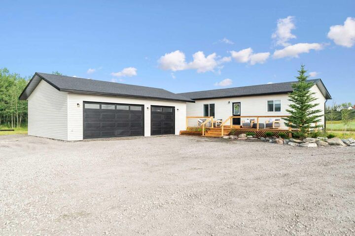 Property Photo: 1438 Township Road 312A Road AB T0M 0W0