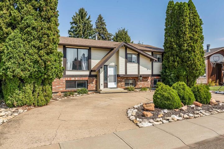 Property Photo: 16 Rossdale Street SE AB T1B 1X4