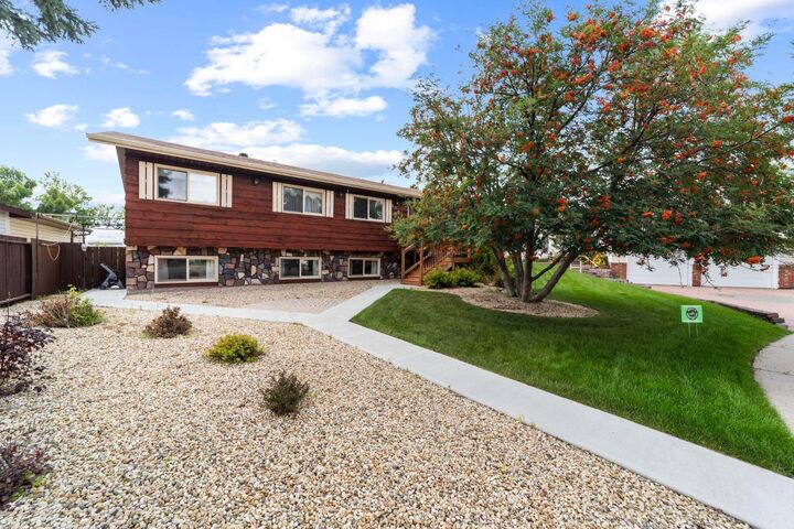 Property Photo: 6209 34 Avenue AB T4V 3X3