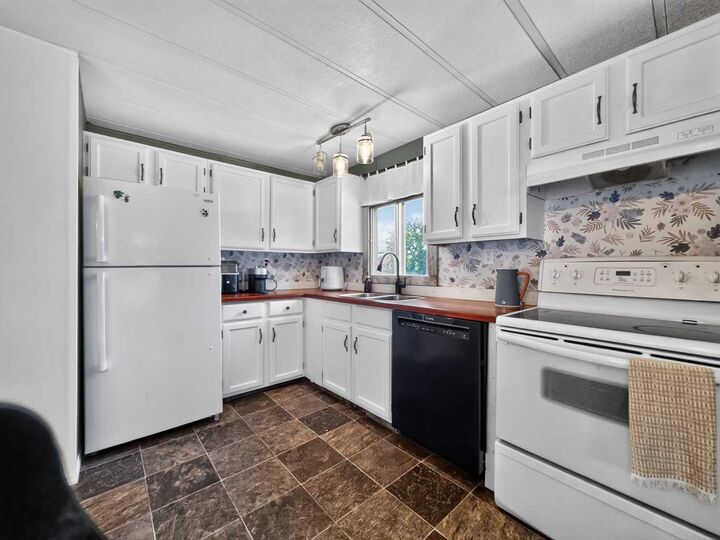 Property Photo:  10617 102 Avenue  AB T0H 2H0 