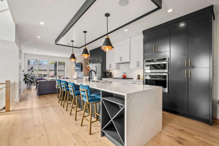 2213 25 Avenue NW — photo 1