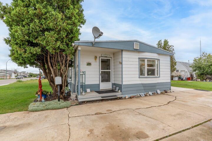 Property Photo: 106 2 Street NE AB T0J 2P2