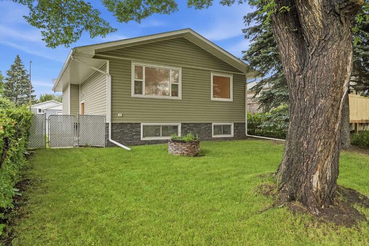 3433 33A Avenue SE — photo 1